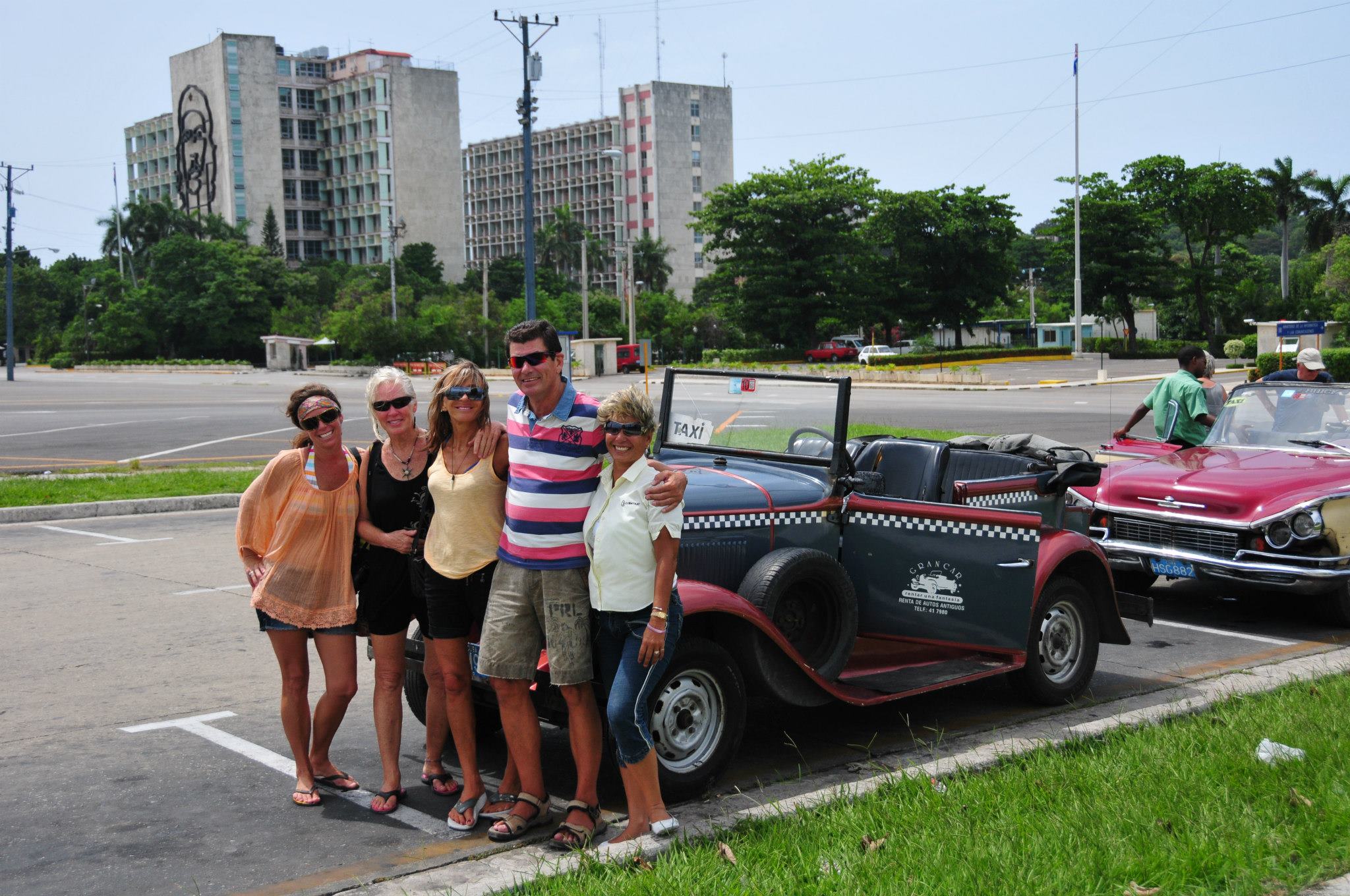 Åktur i Cuba med många kvinnor ..